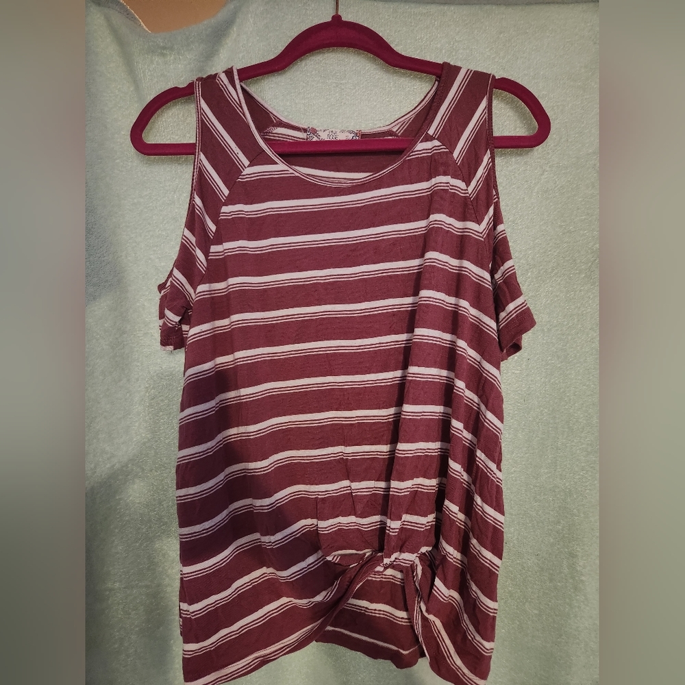 Cutout shoulder top with knit detail